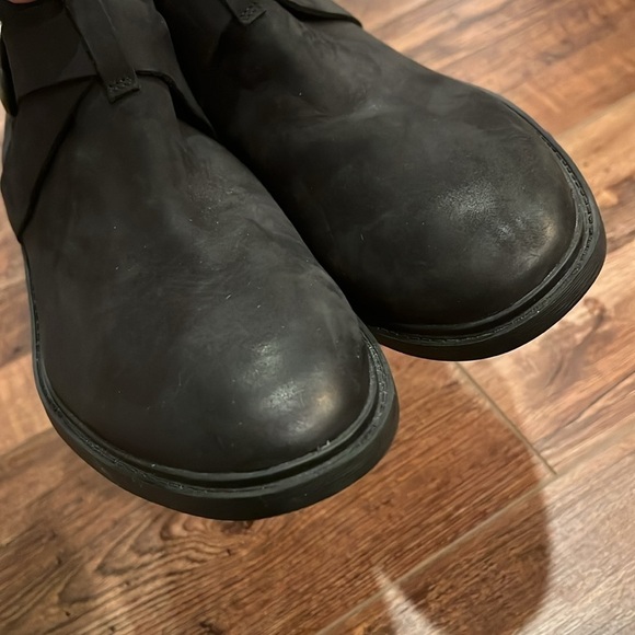 Ugg New Wylma Black Oiled Leather 1.5" Stacked Heel Strappy Moto Booties sz 11 - Picture 7 of 12